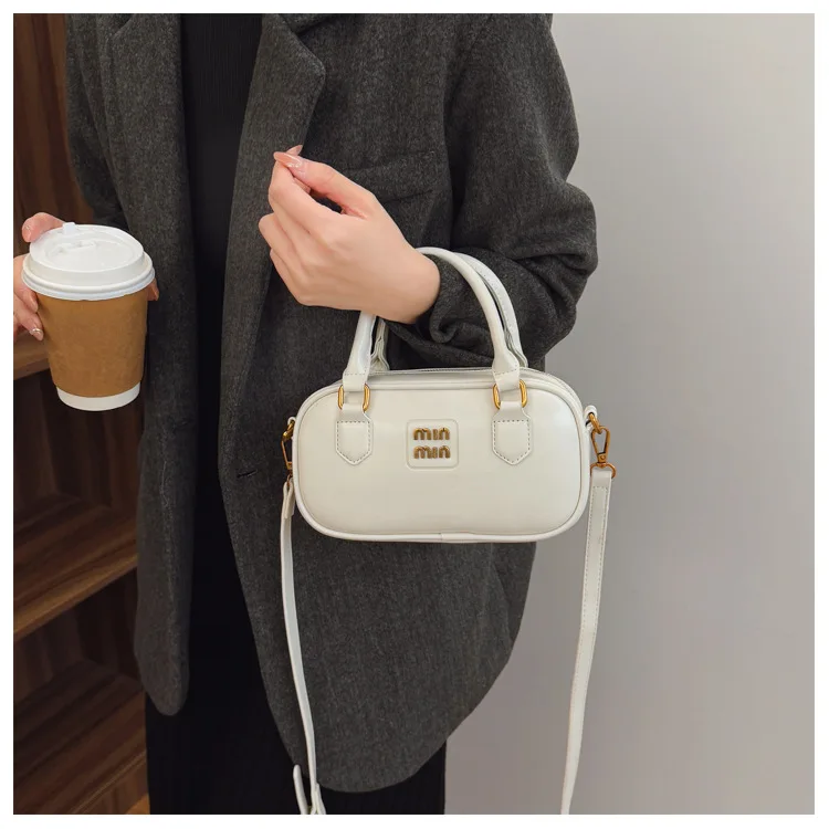 حقيبة مربعة منتفخة رائجة لعام 2026، محفظة كتف سحابة ناعمة للنساء، حقيبة كروس أنيقة، أزياء يجب اقتناؤها #3