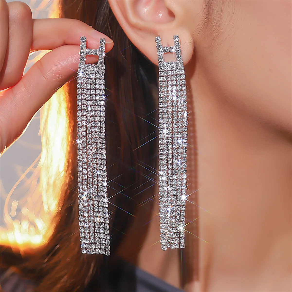 Exaggerated super flash full diamond letter H fringed earrings, temperament light luxury high sense geometric long earrings earr