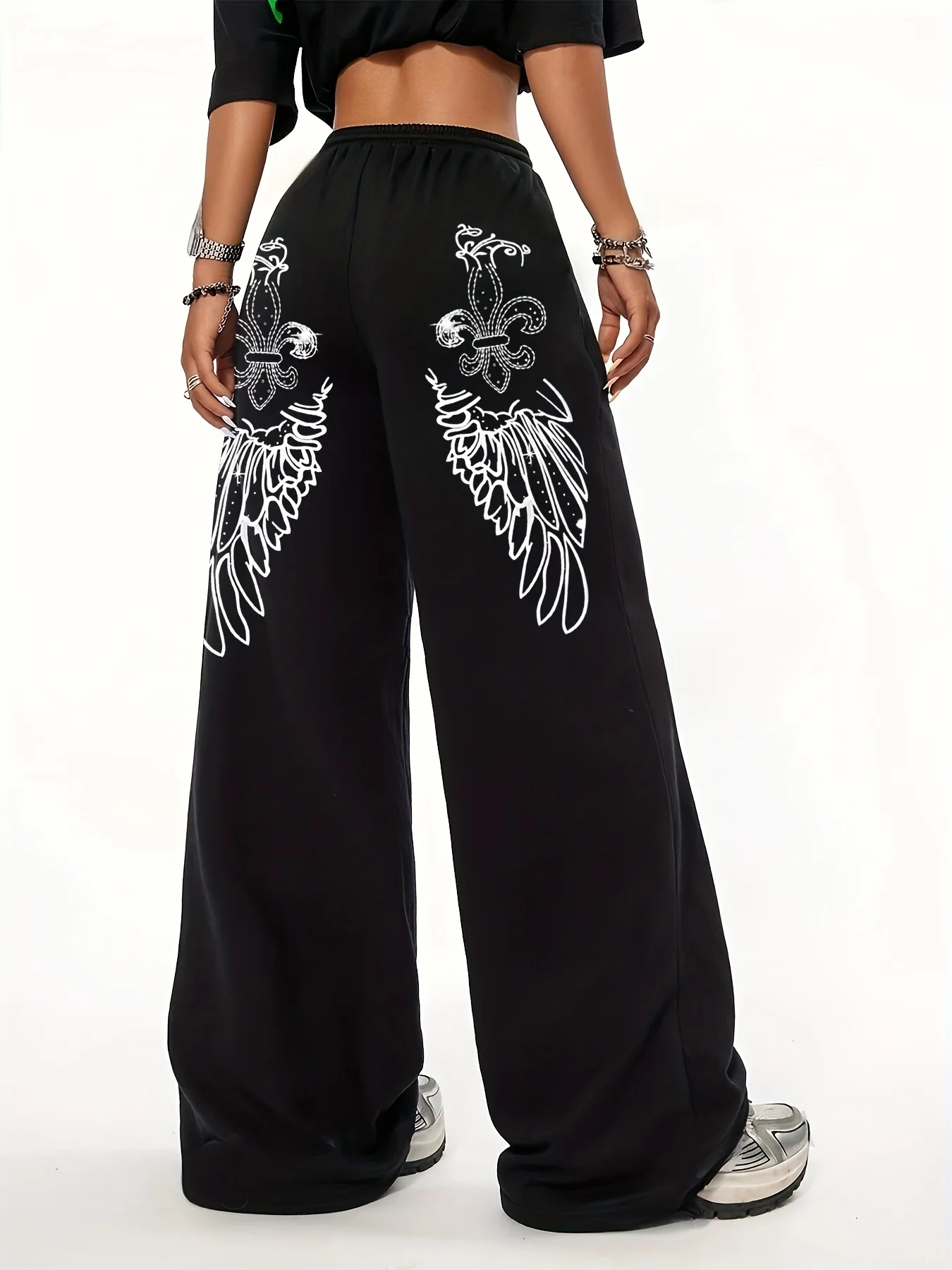 

The Straight-leg Casual Pants with Unique Wing-shaped Printed Drawstrings Are Suitable for Casual Wear and Daily Casual Wear