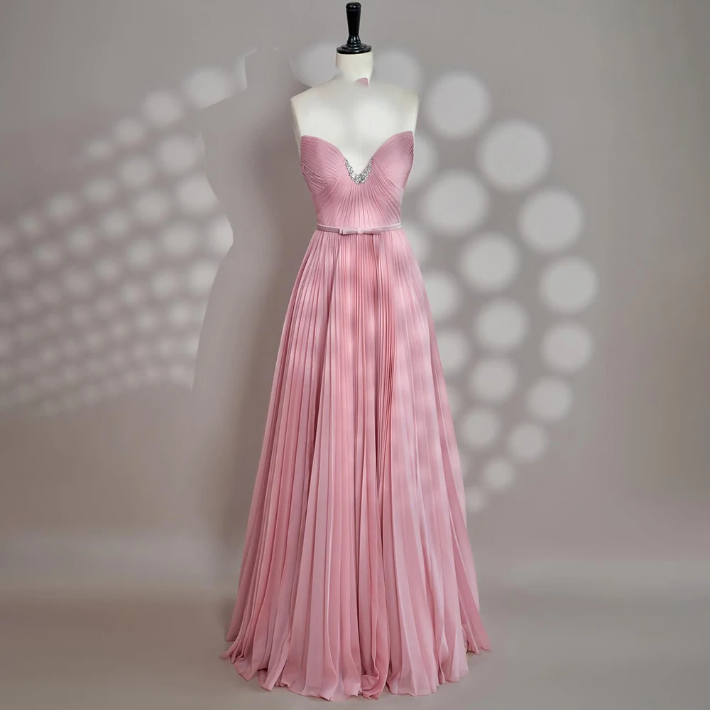 ชุดราตรีงานแต่งงานสีชมพูแบบสั่งตัด ผ้าชีฟองแบบเปิดไหล่ ทรงเดรสยาวลากพื้น เปิดหลัง ประดับคริสตัลและลูกปัด เหมาะสำหรับงานพรอม งานปาร์ตี้ และงานคลับ