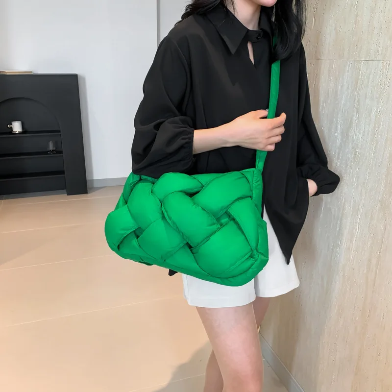 Woven Nylon Padded Shoulder Crossbody Bag for Women Casual Tote Handbag and Purses 2024 New Trendy Clutches Lady‘s Messenger Bag