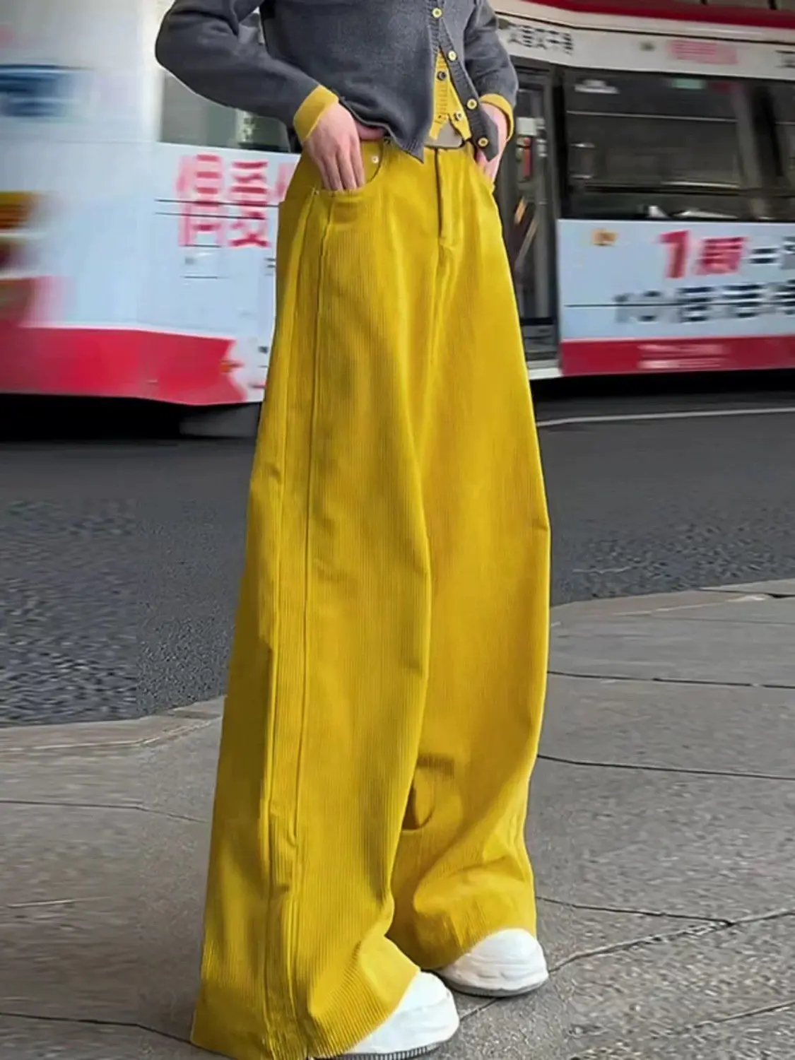 Pantaloni a gamba larga in velluto a coste giallo diamante pantaloni da pavimento slim a vita alta larghi dritti per bambini 2025 nuovi