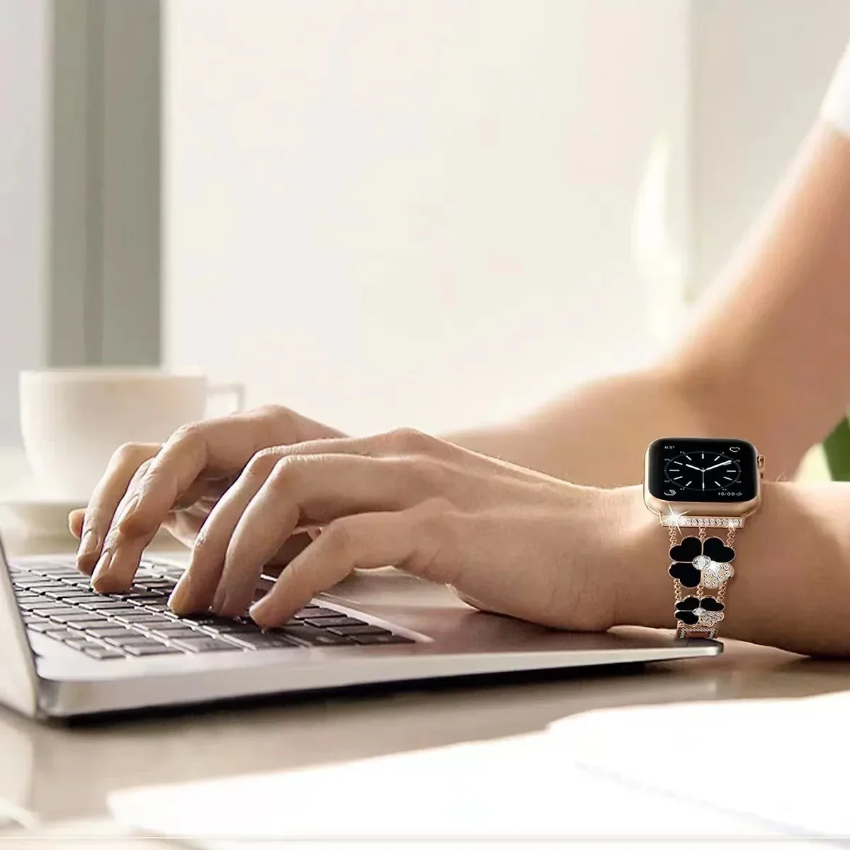 Metal Diamond Strap for Apple Watch Band 9 8 7 45mm 41mm Luxury Bracelet Wristband IWatch 6 5 4 SE 44mm 42mm 40mm 10 46mm 42mm