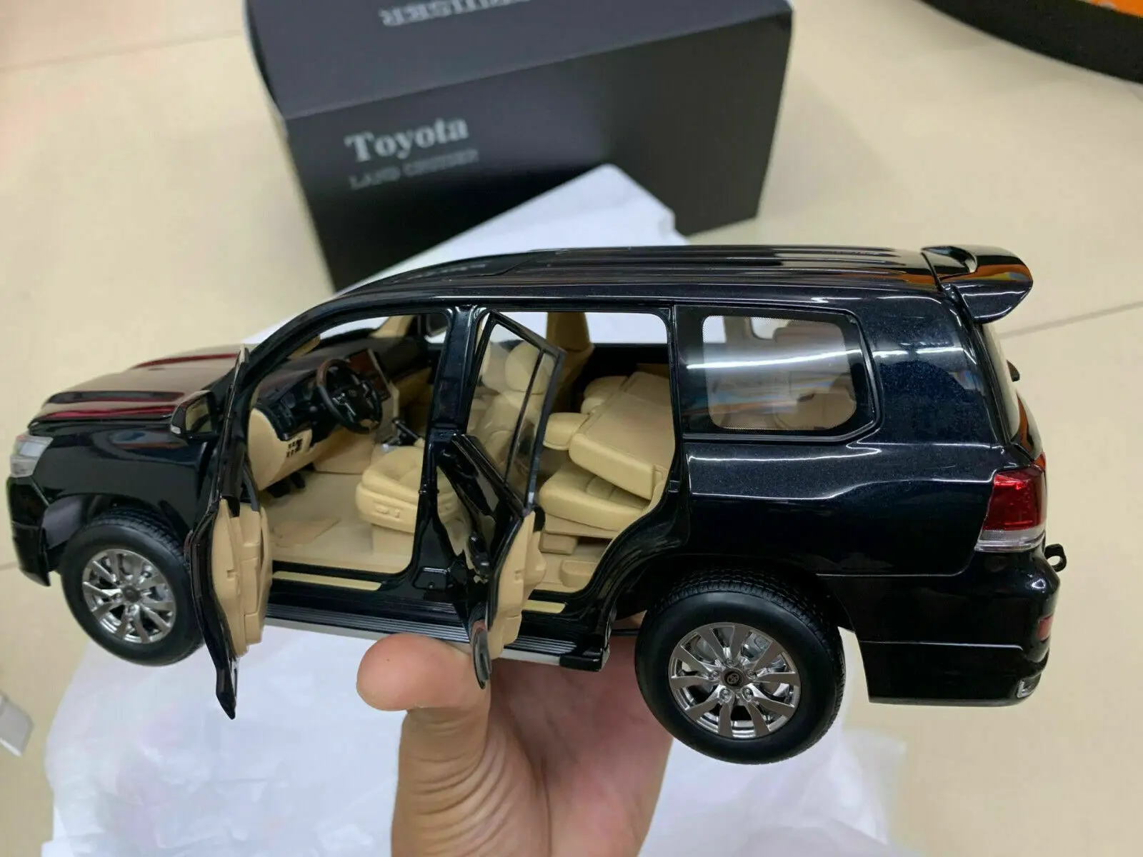 Keng Fai Land Cruiser Black 1:18 Scale DieCast Limited Edition High-Quality Model SUV