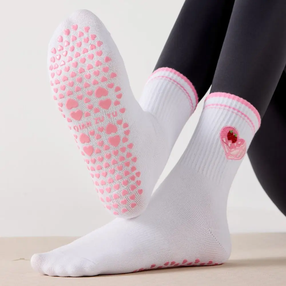 جديد القطن جوارب بيلاتيس Harajuku الشارع العرق ماصة الكرز التطريز الجوارب عدم الانزلاق قبضة تنفس منتصف جوارب أنبوبية #5