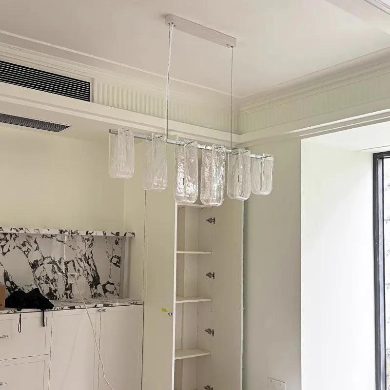 2025 كريم زجاجي فاخر على الطراز الفرنسي رئيسي لتناول الطعام والمعيشة الحديثة وتصاميم الدرج والتركيب المعلق