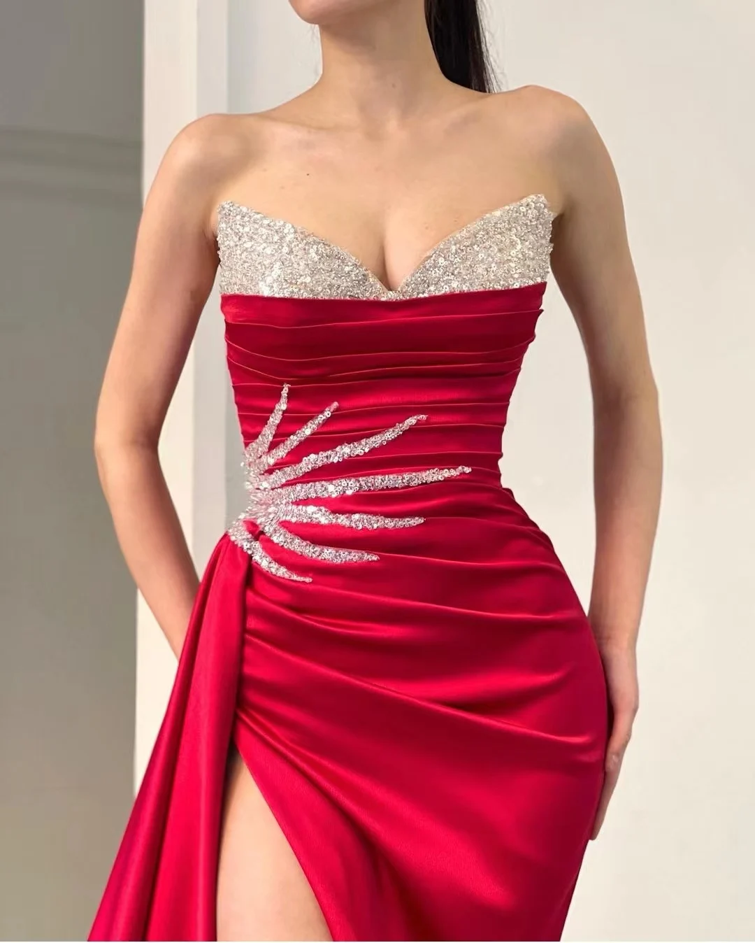 Simple Fashionable Evening Dresses Mermaid Sexy Red Beads Sequined Sleeveless Party Split Pleat Satin Prom Gowns Formal Vestidos