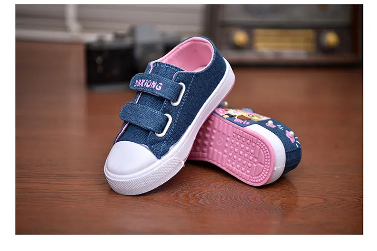 Scarpe di tela per bambina scarpe di tela per bambini di nuova moda suola piatta scarpe Comfort per bambini Hook and Loop Casual Slip on scarpe da