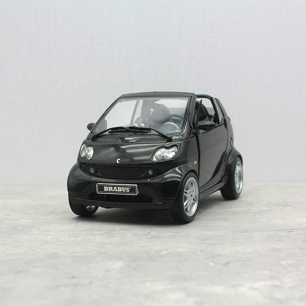 Die-cast 1:18 Scale Smart Fortwo Brabus Simulation Alloy Static