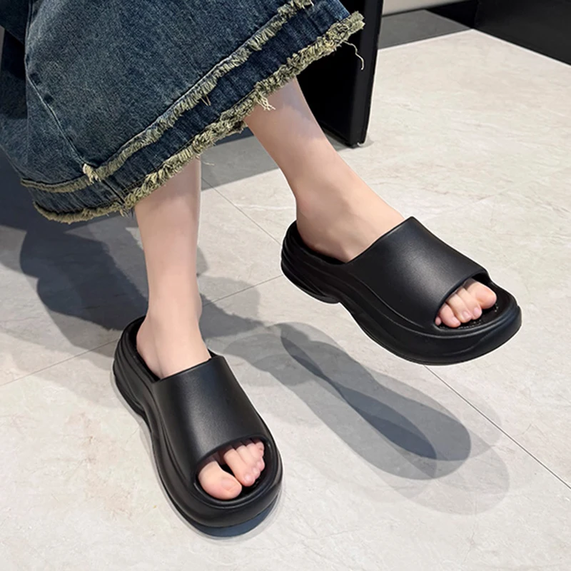 Chunky Plateau-Slipper für Damen 2026 Sommer Bequeme Keilabsatz-Sandalen Einfarbige Rutschfeste EVA Dicksohlen-Slides – Detail 4