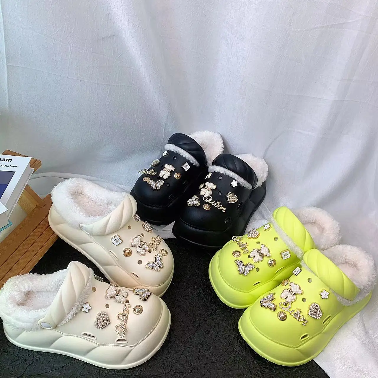 

Изысканные женские меховые тапочки, плюшевые сабо с двойным белым медведем и бабочкой, сабо на толстой подошве, нескользящие, увеличивающие рост, мягкие и удобные