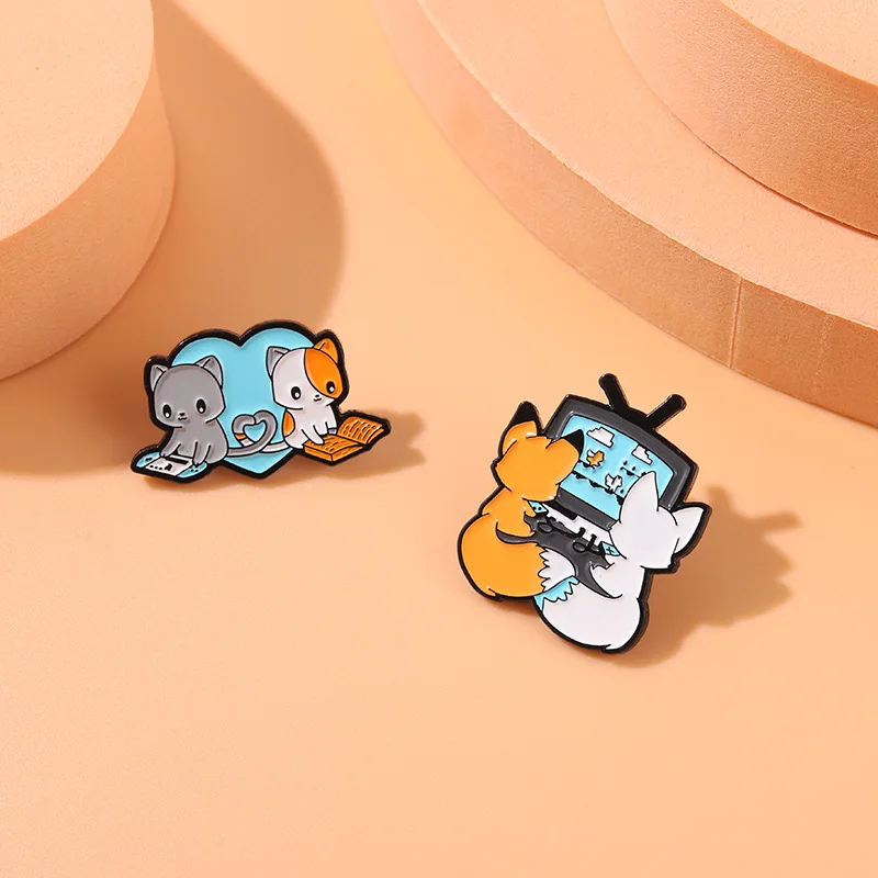 Broches en émail pour couples, compagnon de renard, jeux, aventure, voilier, badges Kokor, sacs à épingles, chapeau, bijoux