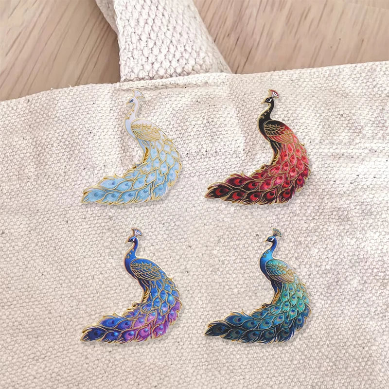 Elegant Peacock Bird Enamel Badges Vintage Gold Plated Tail Feather Pins Beautiful Wildlife Brooches Jewelry Gifts For Friends