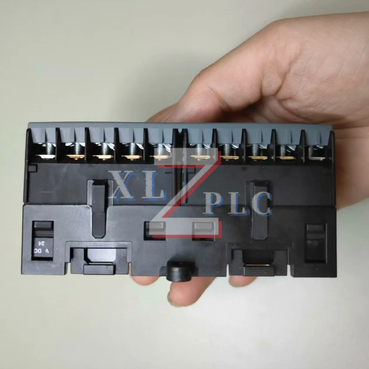 VB7-30-01 24V nieuwe originele hulpcontacten