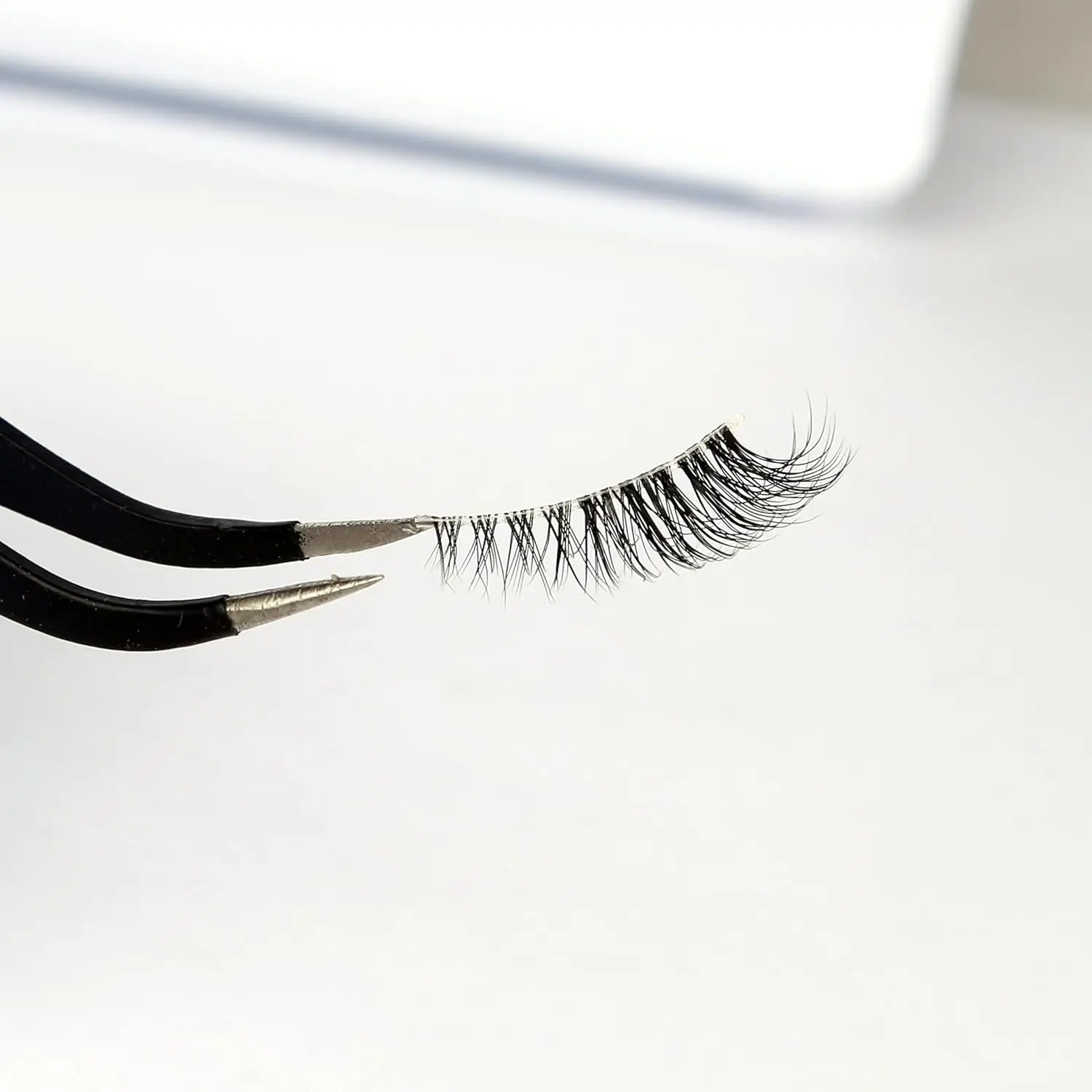 Półsztuczne rzęsy z przezroczystą opaską Wispy Cat Eye Look, Naturalne krótkie rzęsy akcentujące, Sztuczne rzęsy 14 par w opakowaniu