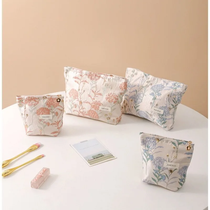 

New Small Fresh Portable Makeup Bag Portable Travel Skincare Storage Bag Large Capacity Handheld Makeup Bag