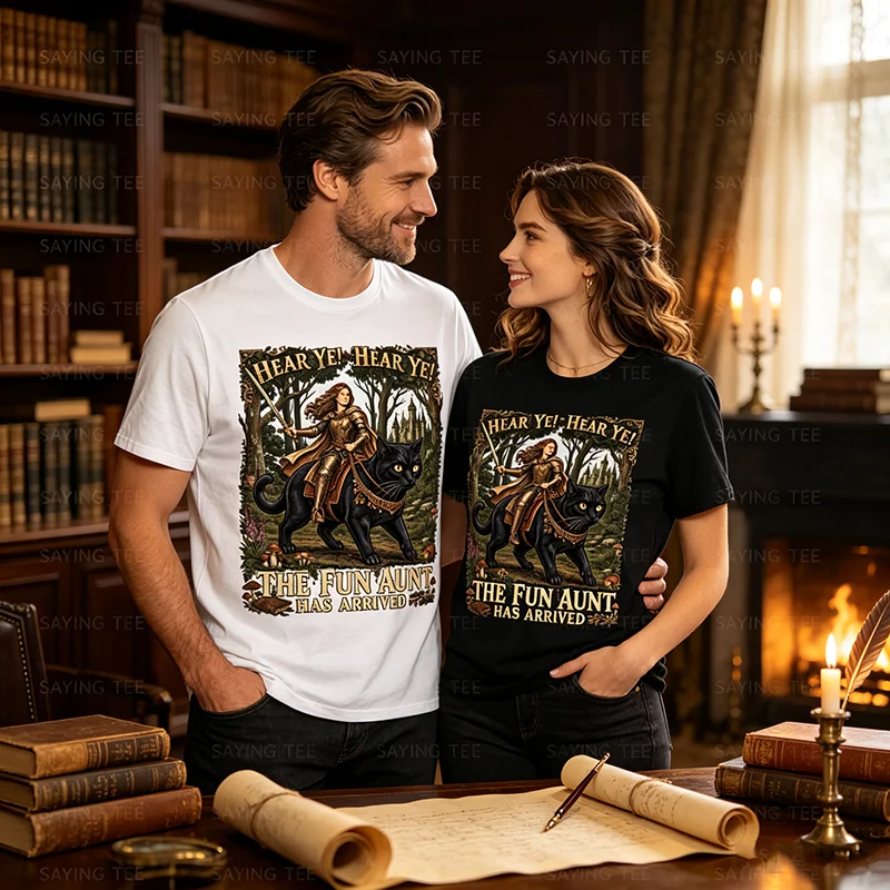 Mittelalterliche Renaissance Ritterkatze Lustige Tante Kleidung Vintage T-Shirt Lustiges „Hört ihr, hört ihr, die lustige Tante ist angekommen“ Ritterkatze T-Shirt – Detail 3