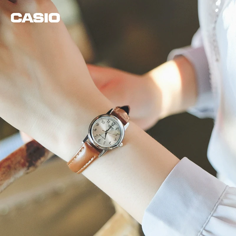 Casio-Relógio de couro vintage feminino, tempo do tesouro, cinto simples, desenhos animados simples, marrom, preto, LTP-1094Q