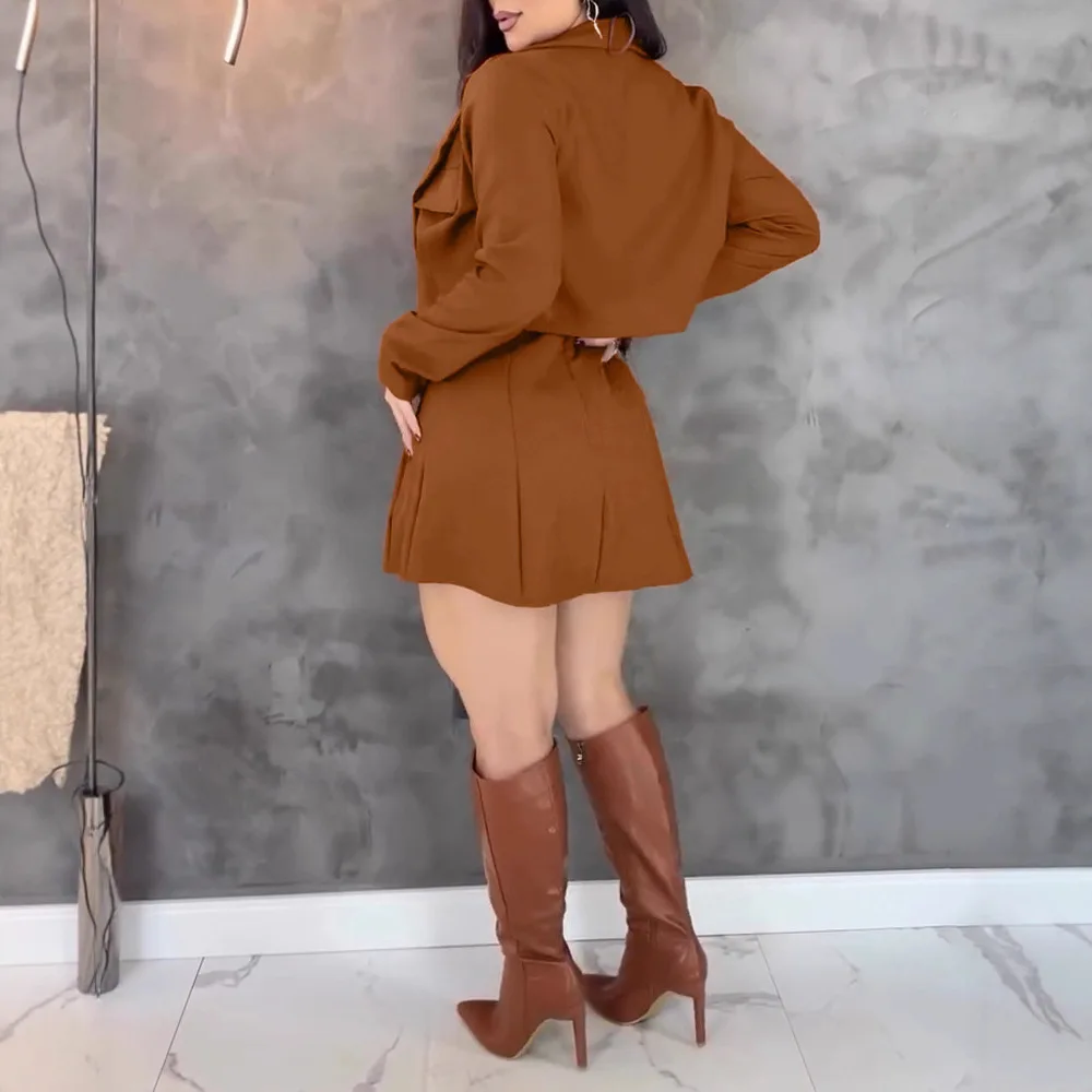 女性用2ピースセット、折り返し襟のコートとコールドショルダーのスパゲッティストラップボタン付きスカートセット