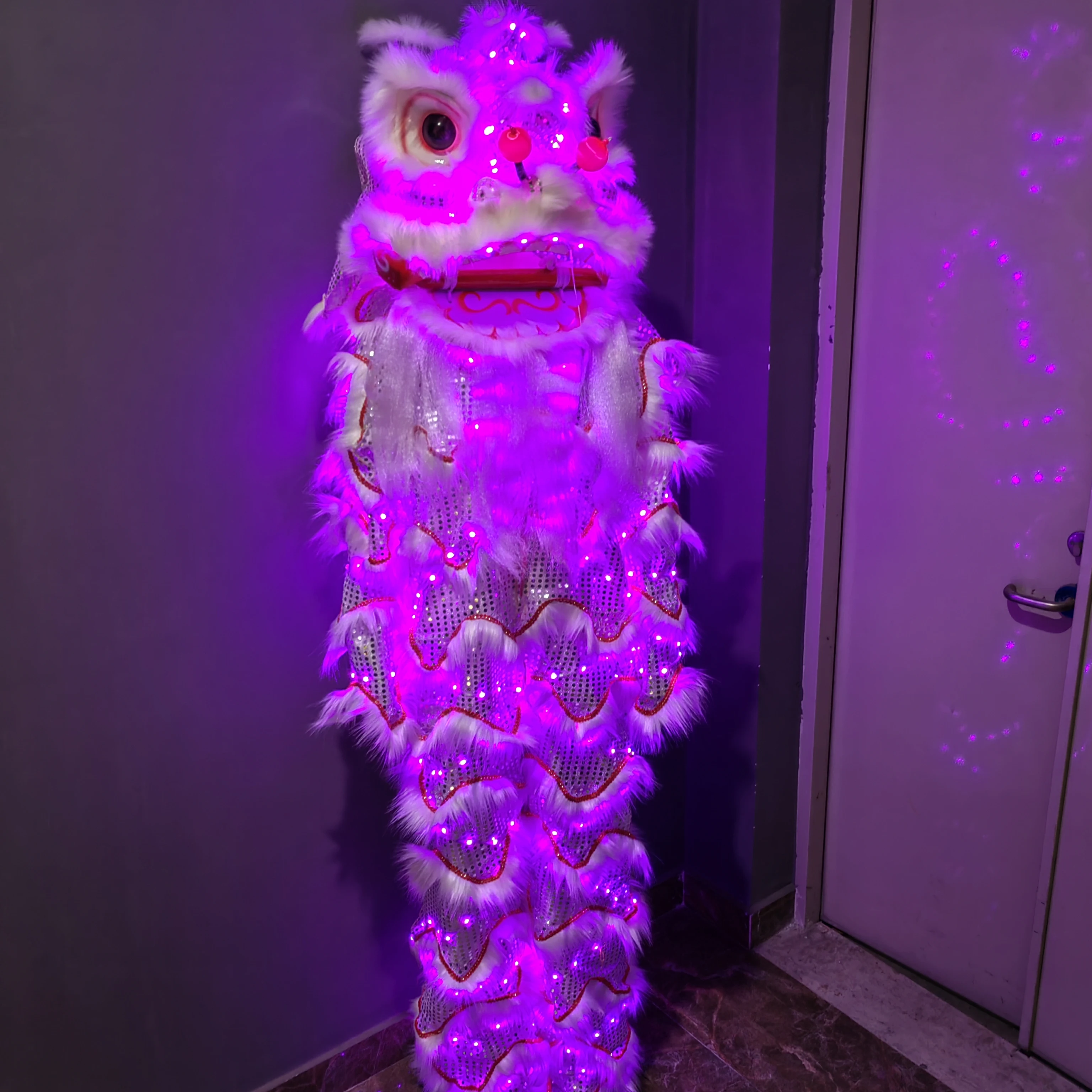 LED Chinese traditional lion dance props bar nightclub atmosphere supplies Chinese dance performance lion dance LED light lion