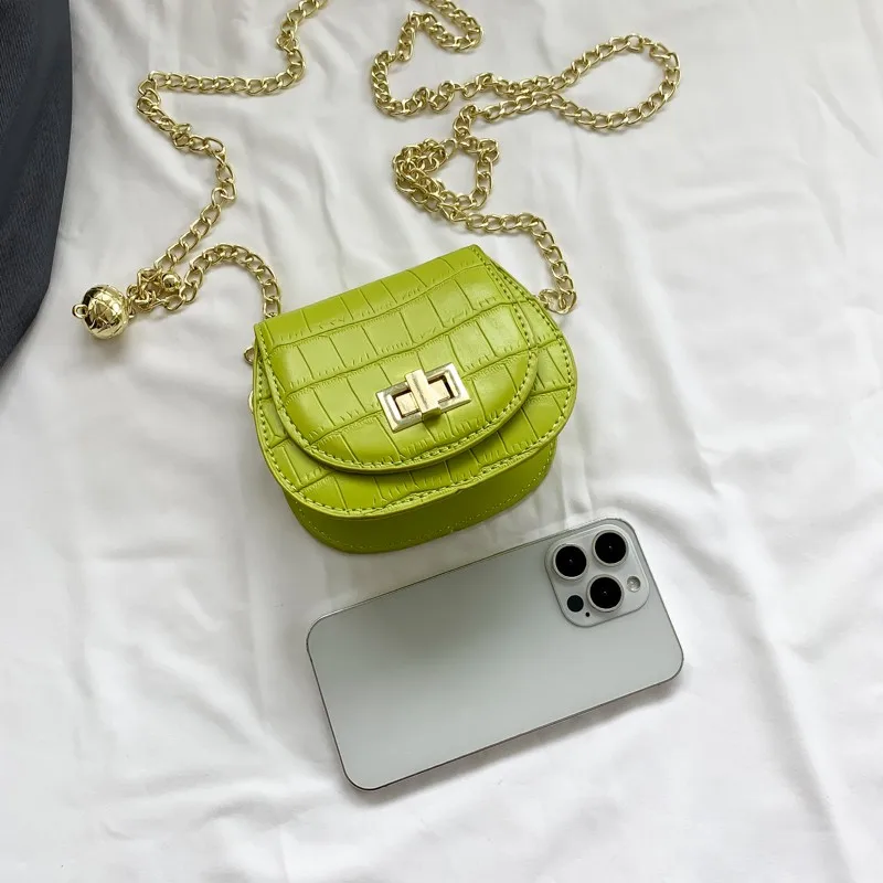 

Elegant Women's Handbag Crafted From Soft Leather, Popular Classic Style With Detachable Strap For Versatility