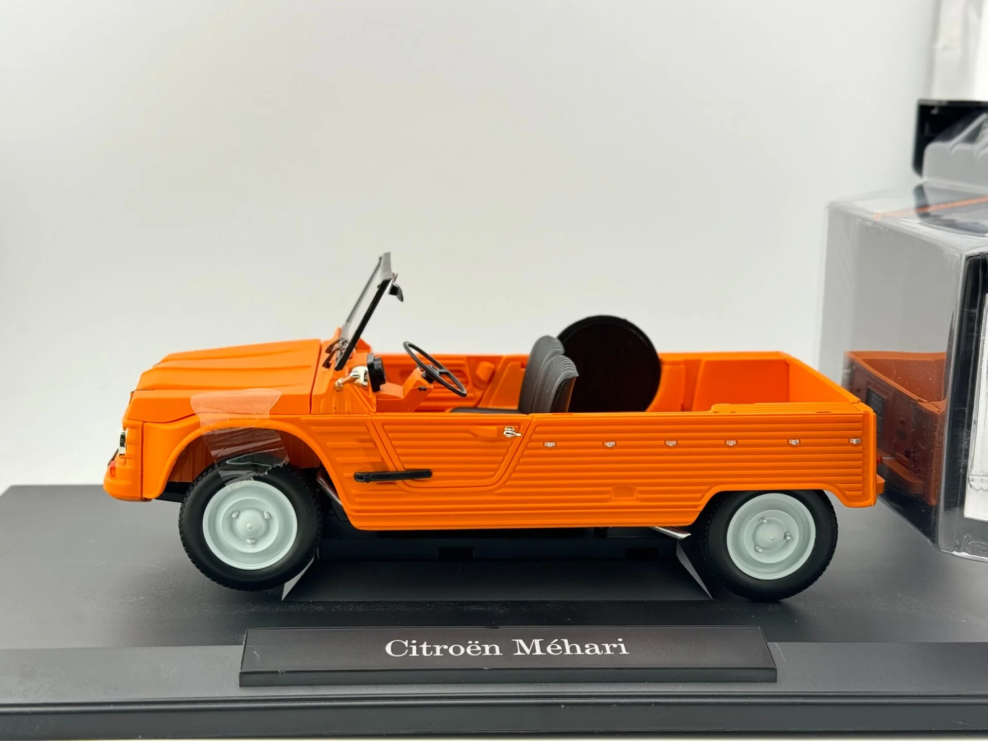 

Модель автомобиля Norev 1/18 масштаба, Meharl 1983, оранжевый цвет, литая под давлением