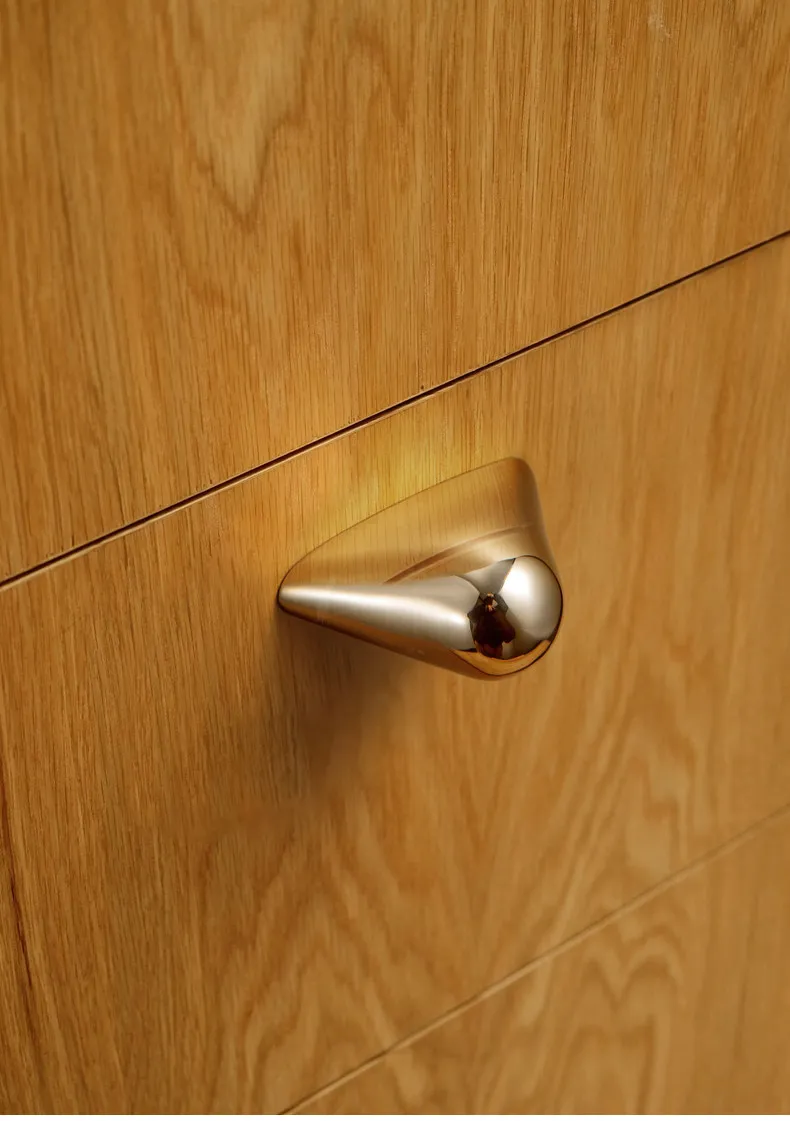 Nordic Creative Triangle Brass Knobs Luxury Titanium Silver Dresser Drawer Pulls Minimalist Cabinet Handles Furniture Decoration