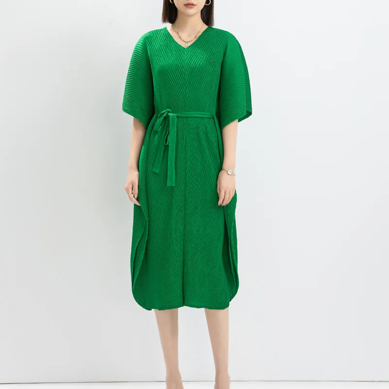 

Women's dresses Miyake Pleated Fashion V-neck bat-sleeve lace-up dress