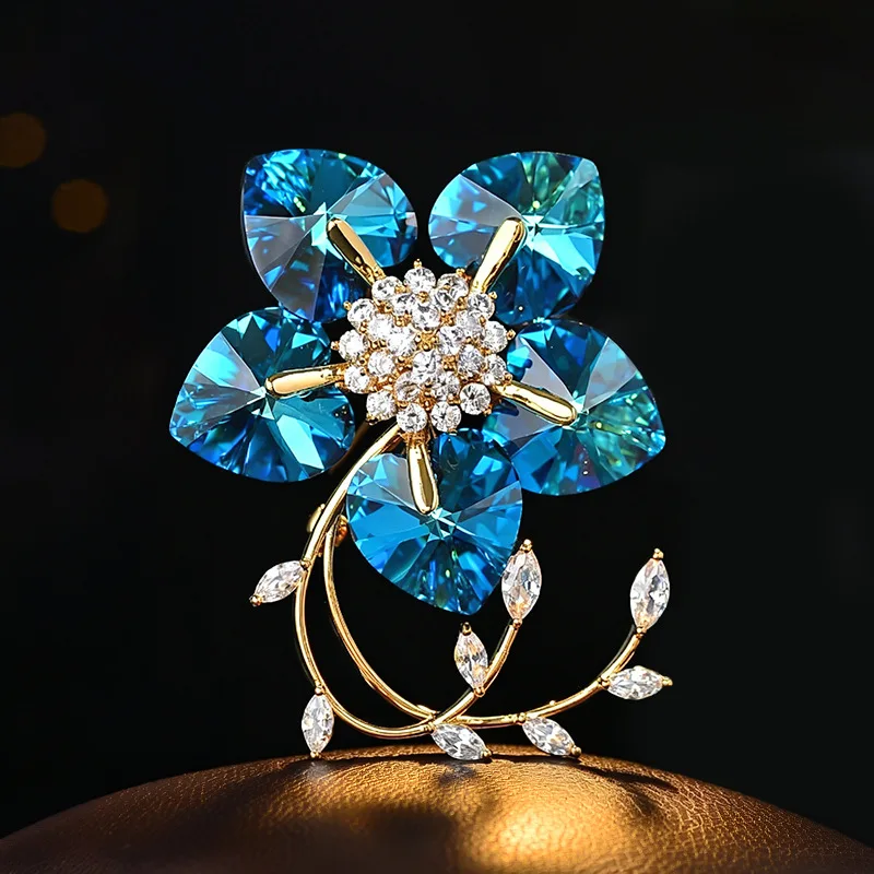 Light Luxury Style Crystal Flower Broochshinying Zircon Pin and Brooch for Women High Temperament Suit Coat Corsage Wholesale