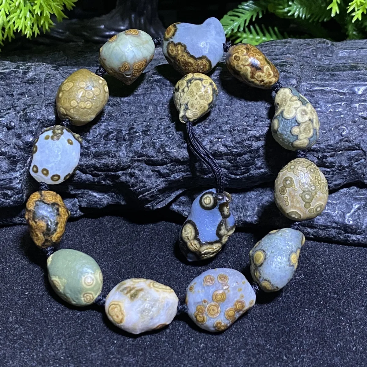 

The Natural Mongolian Gobi Desert Zhuo Zishan Golden Edge Eye Stone Bracelet Decoration And Playable Bracelet Are All Exquisite