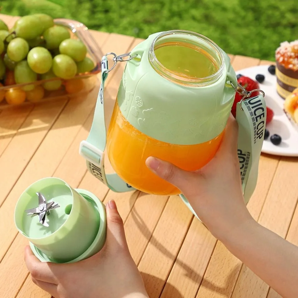 800 ML Portable Juicing Bucket with Straw and Strap Long Battery Life Electric Juice Maker Large Capacity Wireless