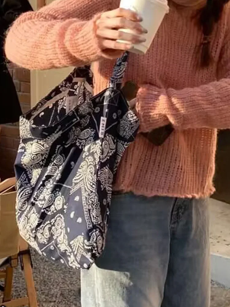 

Большая сумка через плечо с цветочным принтом Capaci, женская сумка через плечо, корейская сумка для пригородных поездок, нейлоновый материал