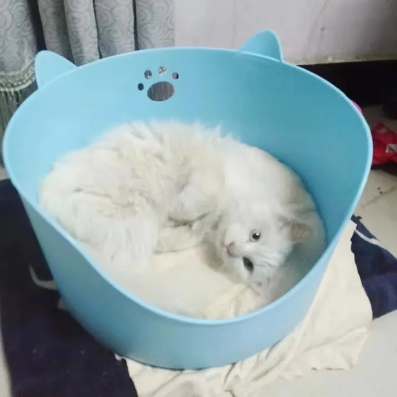 

Large Plastic Anti-Splash Cat Litter Box with Scratcher for Kitten Waste Disposal