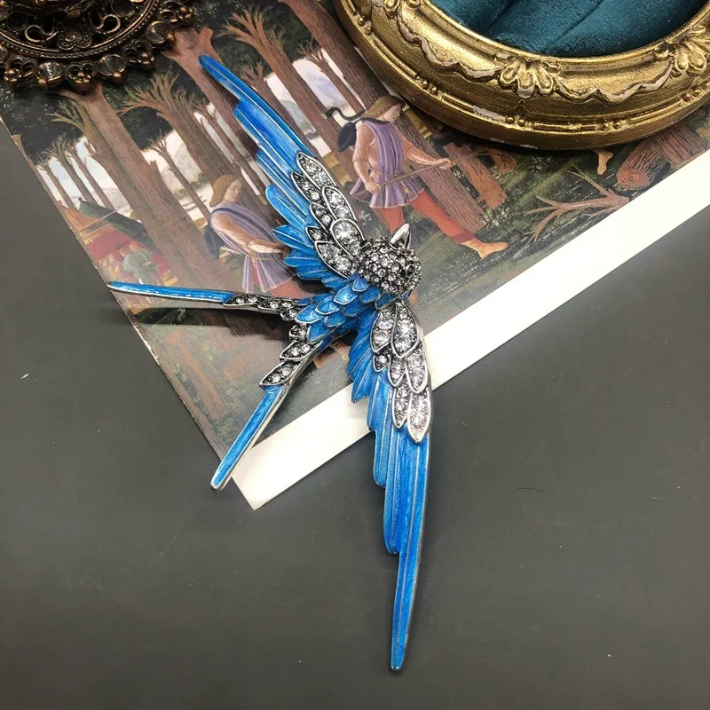 

High-end Design Sense Exquisite Fashion Brooch Blue Enamel Glaze Diamond Lively Swallow Pin Medieval Versatile