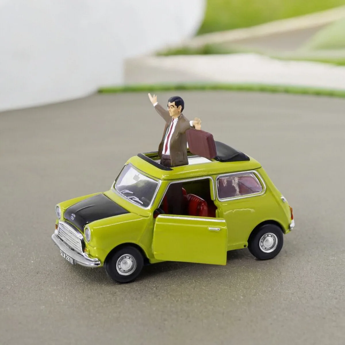 

1/50 mini GTR alloy die-casting material/Children's toy car/collectible gift decorative item