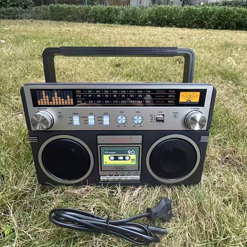 

Портативная беспроводная Bluetooth-колонка Eletree FX-2508B в ретро-стиле с перезаряжаемой батареей, поддержкой AM/FM/SW 3-диапазонного радио, USB, TF-карт и AUX.