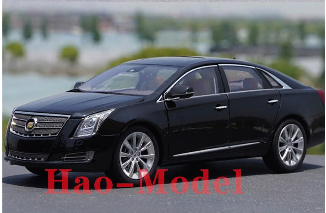 

Модель автомобиля Shanghai CADILLAC XTS 1/18 из сплава, литая игрушка для мальчиков, подарки для детей, хобби, демонстрационные украшения, коллекция, белый/черный цвет, 2014