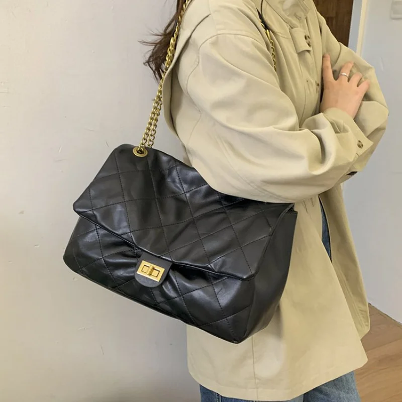 

Stylish Ladies Crossbody-Bag Made Of Hexagon-Printed Leather Featuring High-End Vienna Commuter Lightweight Soft Look