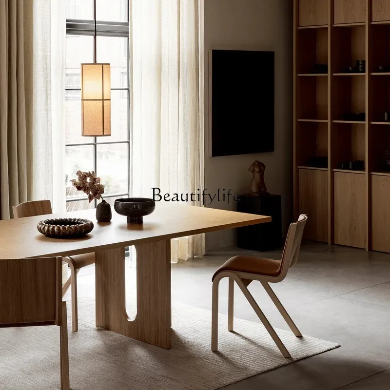 Włoski minimalistyczny stół do jadalni z litego drewna Nowoczesne nordyckie prostokątne biuro wabi-sabi średniowieczne Biurko konferencyjne