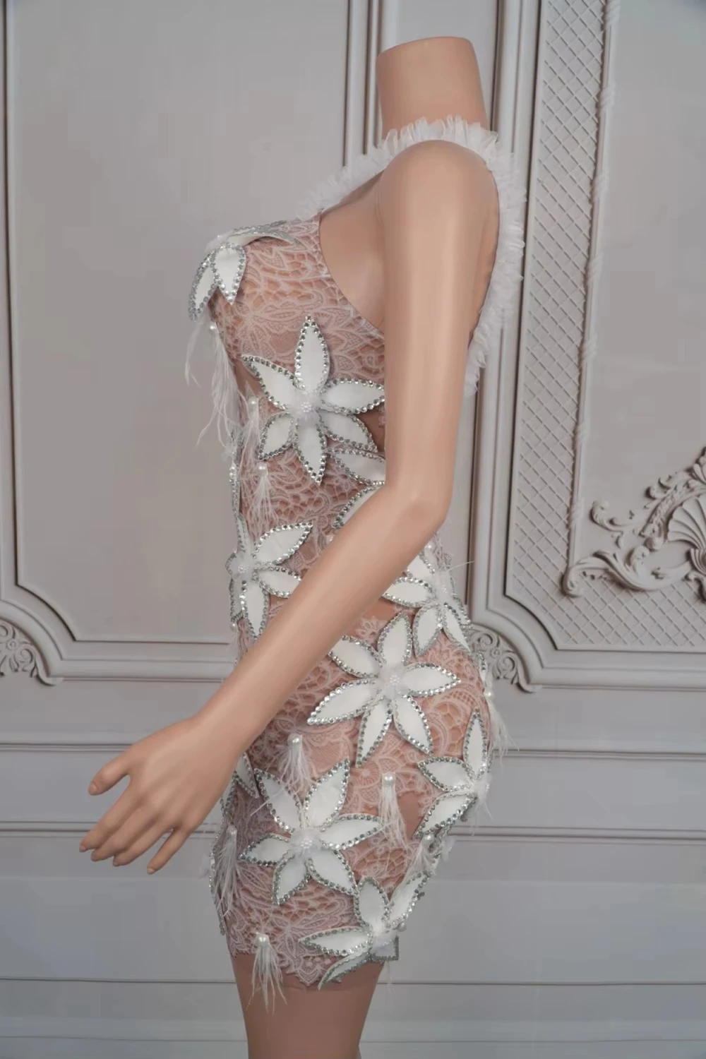 زهرة بيضاء عيد ميلاد الحفل أداء الملابس قبالة الكتف قطع شبكة الترتر فساتين النساء حزب النادي الليلي الزي