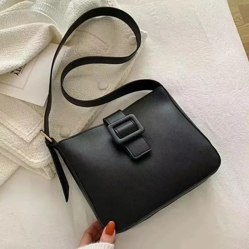 Borsa a tracolla semplice retrò per le donne Borse in pelle PU di lusso moda 2024 Nuove borse ascellari piccole di alta qualità portatili coreane