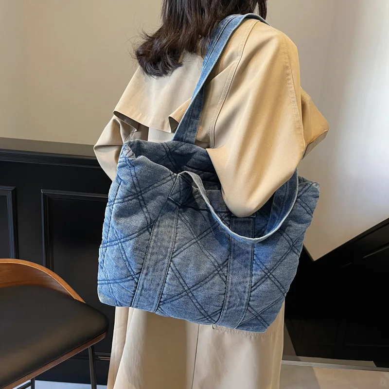 

2025 New Vintage Denim Tote Bag for Women, Large Capacity Quilted Shoulder Bag, Casual College Student Book Bag.