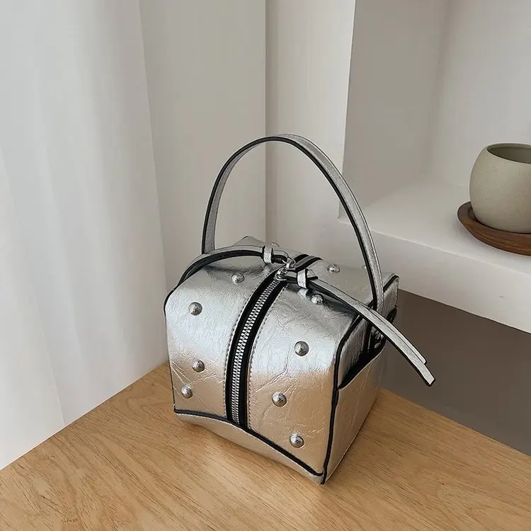 

2026 Spring New Large Capacity Studded Bucket Bag, Adjustable Shoulder Strap Crossbody Purse, Boho Chic for Work Commute