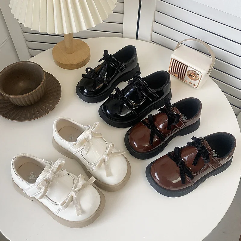 

Girls Leather Shoes Black Glossy Children Dance Shoes Dress Wedding 2025 Brand New Kids Performance Shoes Round Toes Soft Sole