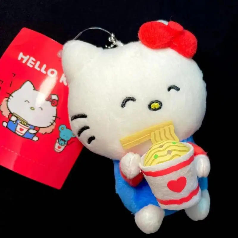 Hello Kitty Sanrio จี้ตุ๊กตาการ์ตูนอะนิเมะน่าเกลียดน่ารักกินก๋วยเตี๋ยว KT พวงกุญแจยัดไส้ของเล่นกระเป๋าเป้สะพายหลังของขวัญตกแต่ง