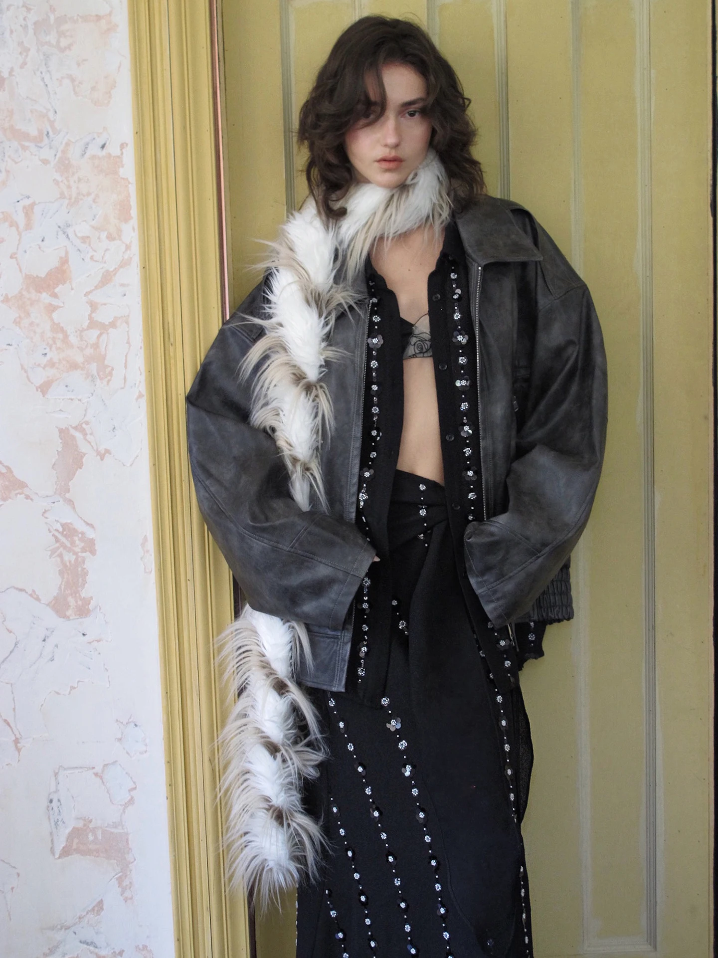 

Cariedo London Memory Vintage Waed Faded Deep ey Weathered Leather Jaet ort Outerwear Women's Faion Autumn 2025