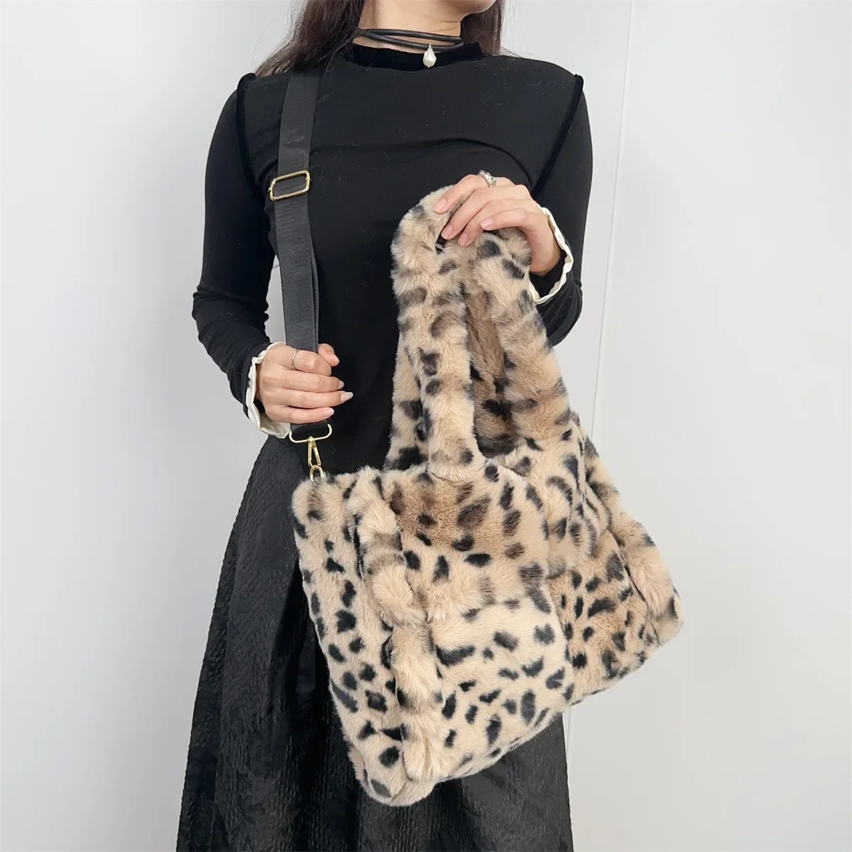 Luxury Leopard Tote Bag Fluffy Faux Fur Bags for Women's Bag Winter Warm Plush Shoulder Crossbody Bags Designer Handbags Shopper