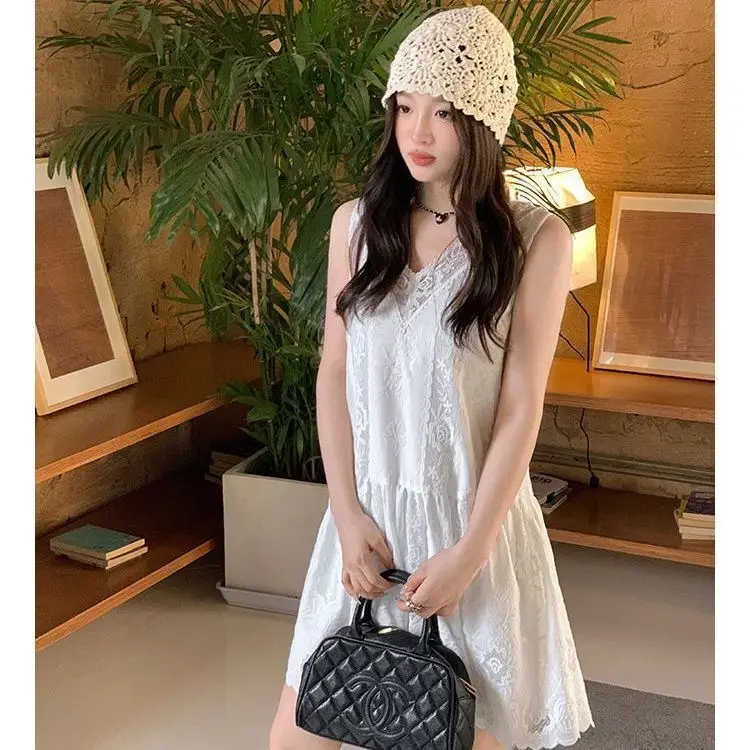 ​ ​ Verão parisiense renda shift vestido feminino decote em v alça larga camadas deslizamento fino ajuste bordado chique elevar elegância diária ​ ​