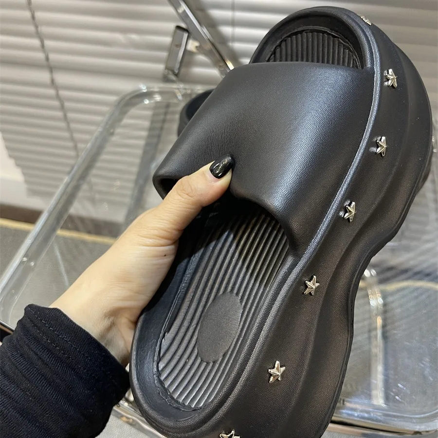 EVA flip flops for women's summer wear with thick soles and a feeling of stepping on feces. 2024 new summer internet famous cool