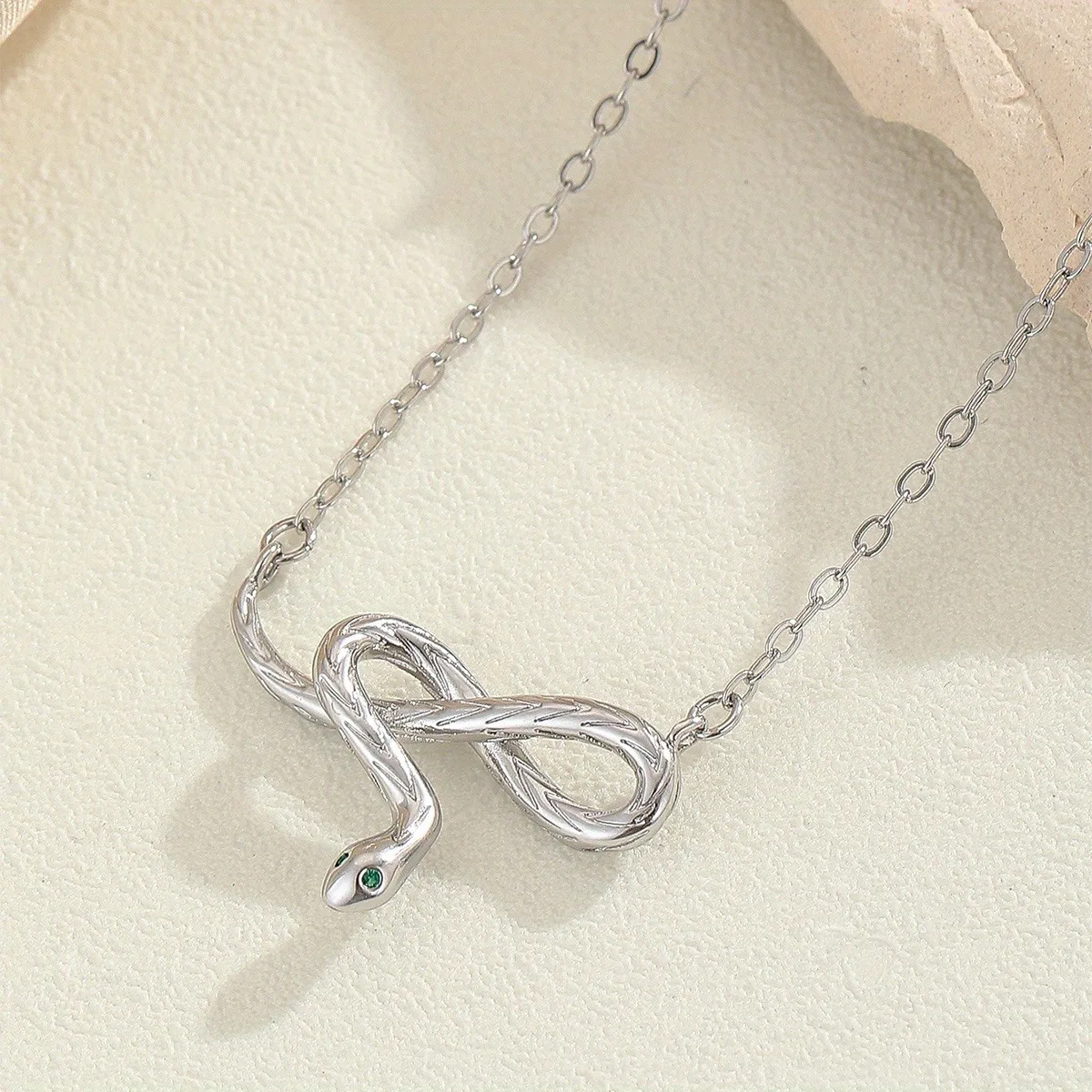 1 Piece of High-grade Zodiac Design Snake Couple Necklace for Friends and Family Jewelry Gift